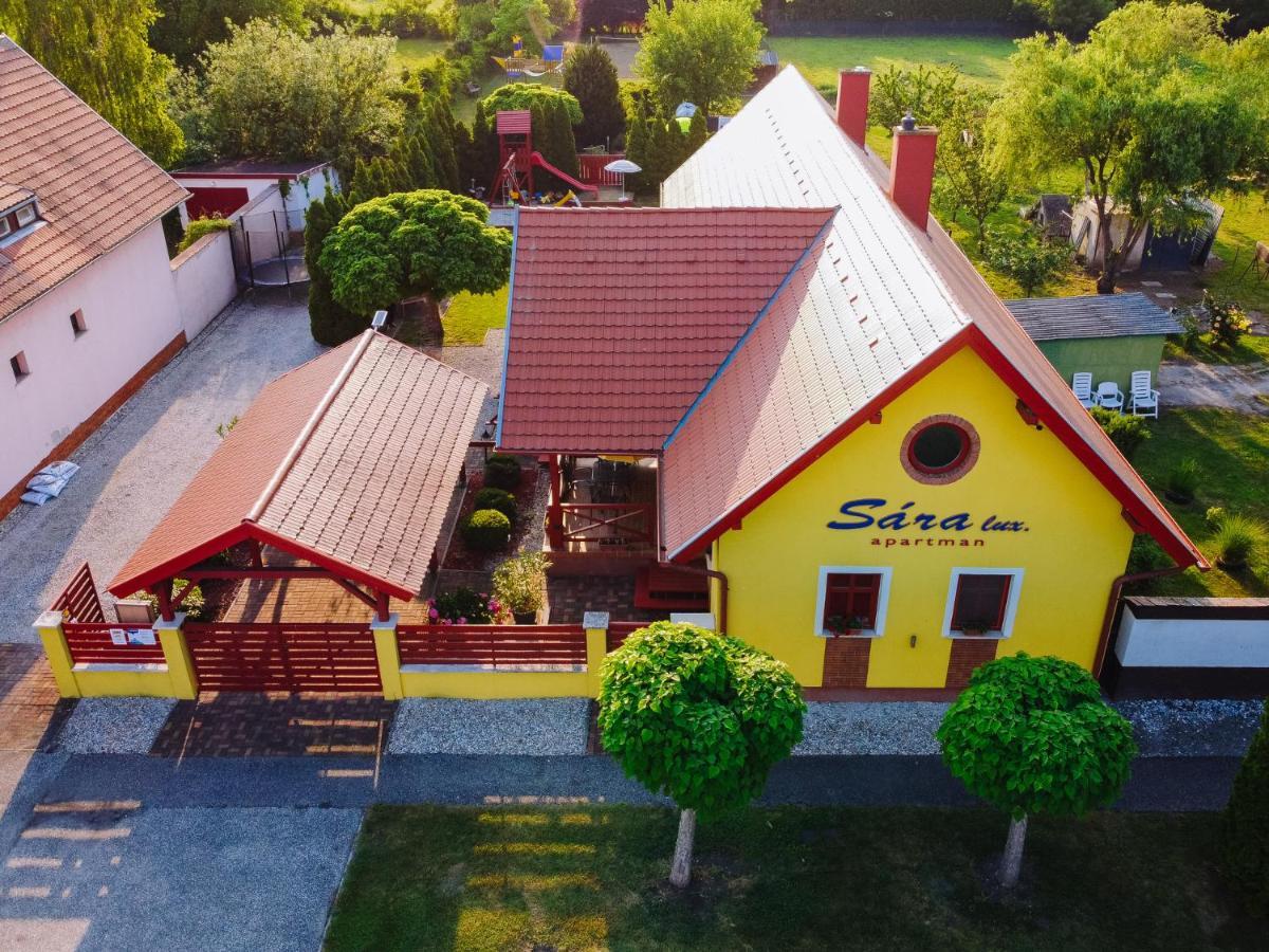 Sara-Lux Apartman Nyarliget Eksteriør billede